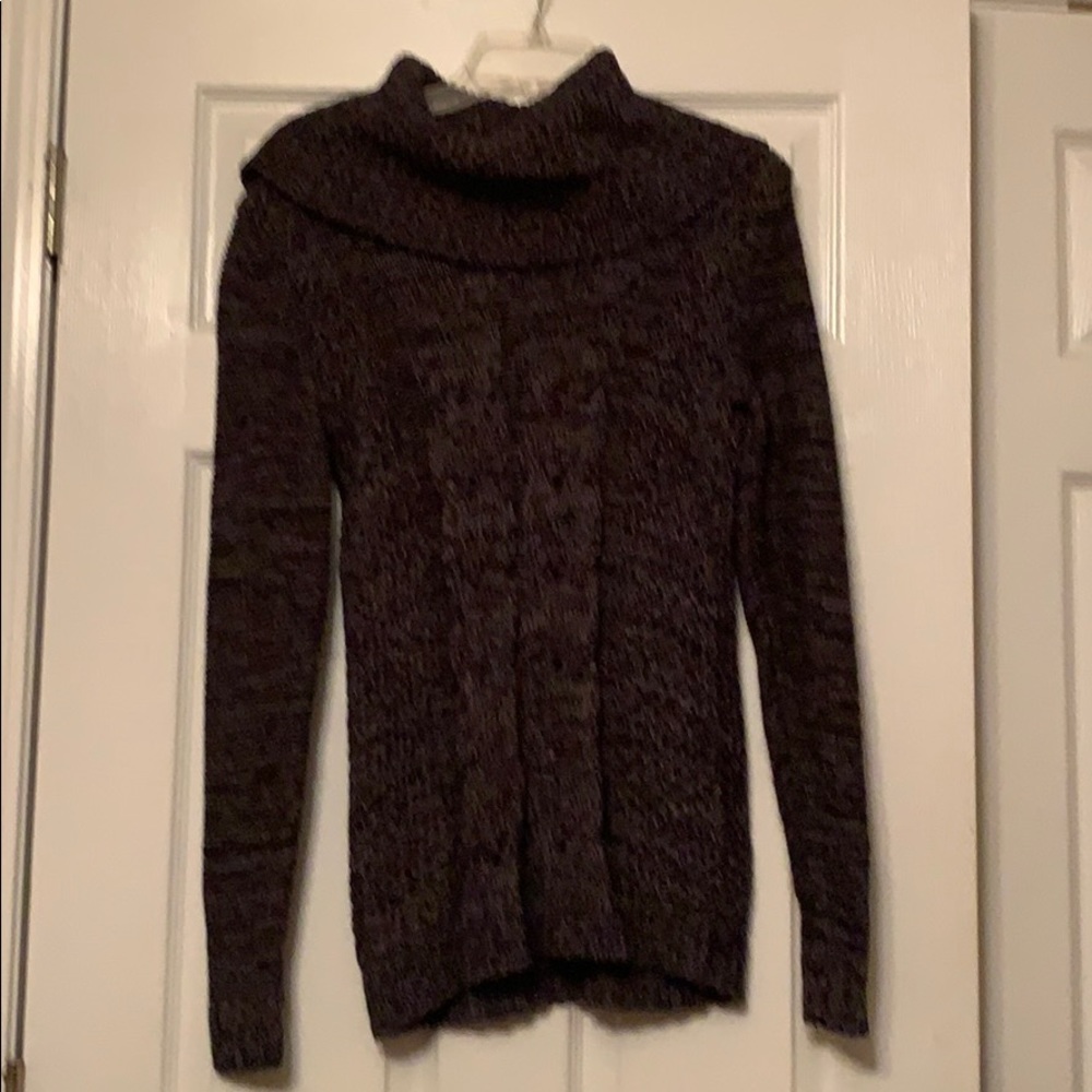 Long sleeved sweater